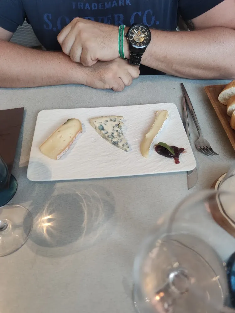 Assortiment de Fromages Et Confit de Figues Violettes